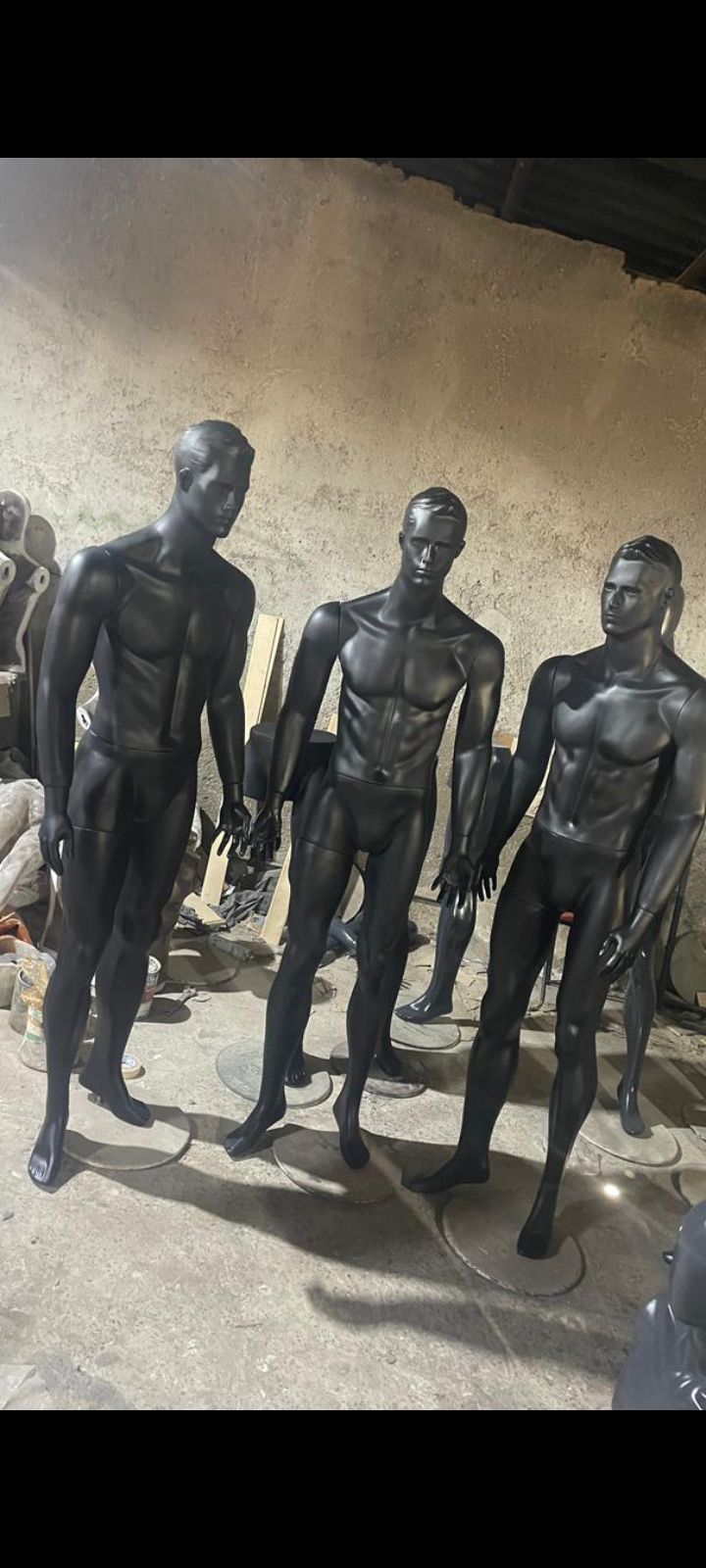 مانکن مردانه‌ مات چهره دار