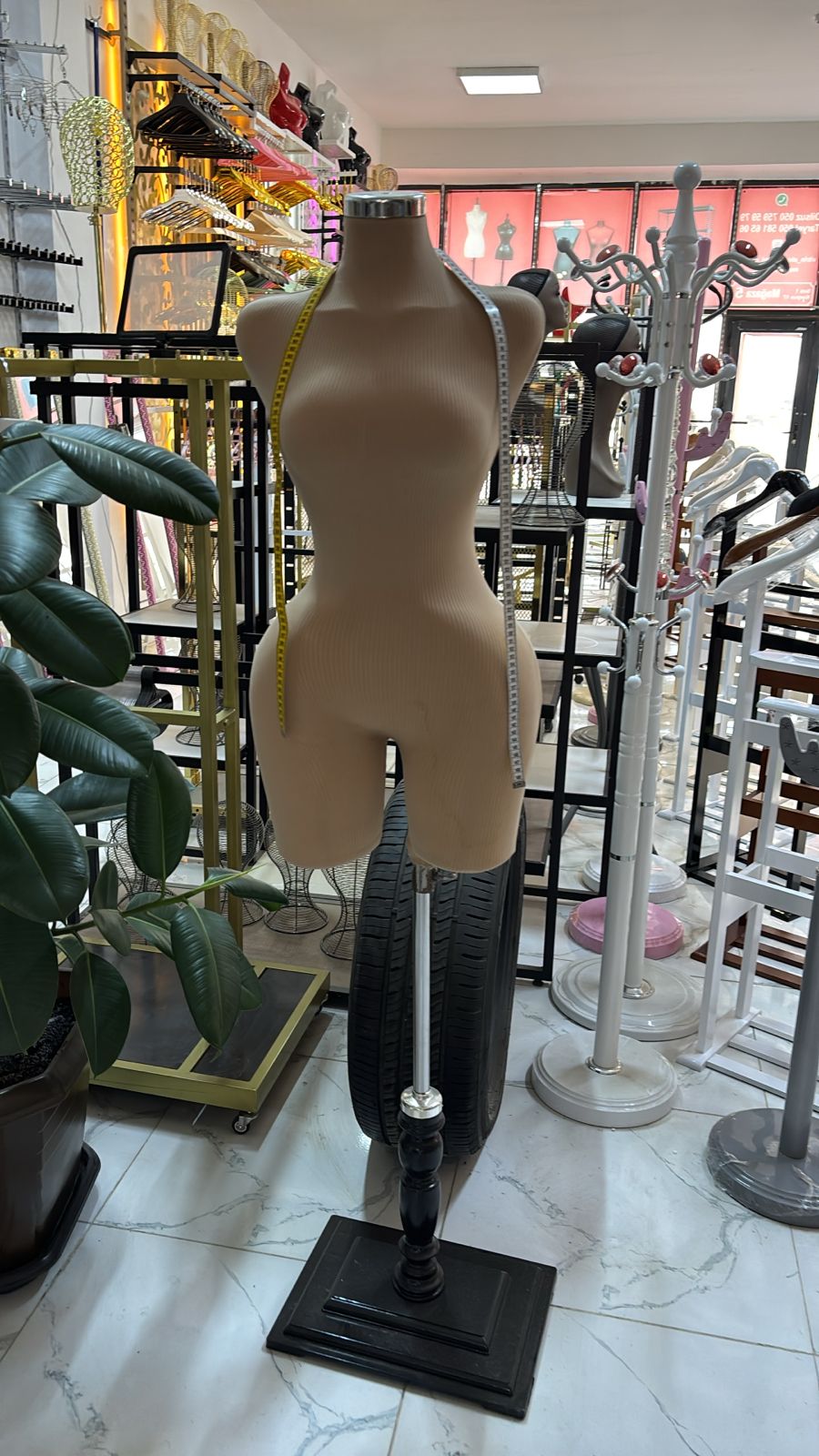 مانکن فاقدار ساعت شنی